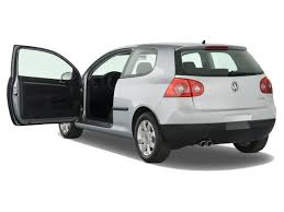 Available with either two or four doors, the. 2009 Toyota Corolla Vs 2008 Volkswagen Rabbit The Car Connection