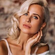 Сегодня успешная актриса, востребованная модель продолжает участвовать в спектаклях на подмостках 13 театров, сниматься в кино, заниматься модельным. Miroslava Karpovich Foto Sluhi Fakty Lichnaya Zhizn Biografiya Novosti