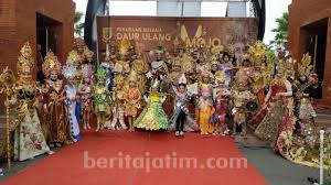 Baju daur ulang spesial tema nusantara. Angkat Kejayaan Majapahit Peragaan Busana Daur Ulang Tampilkan Kreasi Kaum Milenial Mojokerto Beritajatim Com