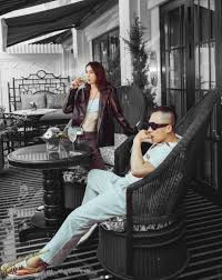 Vào năm 2011, ngọc trinh gây sự chú ý của giới truyền thông bằng ngày 26/10, ngọc trinh chia sẻ đoạn clip ngắn ghi lại cảnh người đẹp tự tin sải bước trên phố. Ngá»c Trinh Va VÅ© Kháº¯c Tiá»‡p Ká»· Niá»‡m 17 NÄƒm Ben Nhau Vong Eo Nhá» Ä'áº¿n Kho Tin Cá»§a Ná»¯ Hoang Ná»™i Y Gay Chu Y