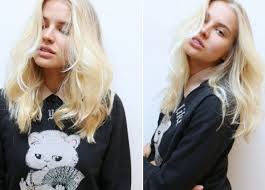 Coupe de cheveux milong blond avec raie sur le côté. Coupe De Cheveux Blonds Le Top Des Coiffures Quotidiennes