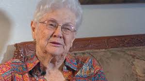 96-year-old makes her first concert George Strait's last