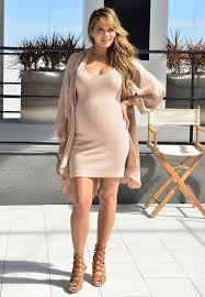 Chrissy teigen ретвитнул(а) greta van susteren. Die Schwangere Chrissy Teigen Ahmt Kim Kardashians Mutterschaftsstil Nach Und Wahlt Figurbetonte Kleider Und Hoch Aufragend Mutterschaft Kleider Chrissy Teigen