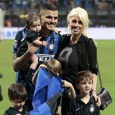 Tiền đạo maxi lopez bỏ lửng câu nói liên quan tới lùm xùm tình ái xảy ra 6 năm trước giữa bản thân, đàn em mauro icardi và vợ cũ wanda nara. Mauro Icardi Wechsel Zu Psg Hat Ehefrau Wanda Alles Eingefadelt Fussball