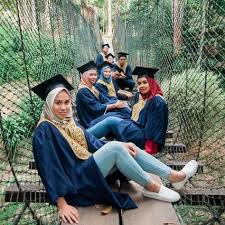 Bahagian rekod pelajar dan konvokesyen uitm. 28 Convo Ideas Graduation Photoshoot Graduation Picture Poses Graduation Pictures