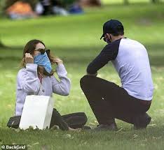 Lily james and married actor dominic west surprised onlookers when they were pictured passionately kissing while dining al fresco during a romantic break in rome on sunday. Exclusive Lily James And Chris Evans Enjoy Date In Park Daily Mail Online