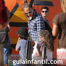 43,777,256 likes · 915,296 talking about this. La Cantante Jennifer Lopez Con Sus Dos Hijos Mellizos
