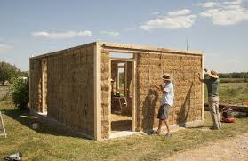 Learn How To Build Straw Bale Buildings Straw And Clay Are A Renewable Building Material That More People Are Turning T Straw Bale House Earth Homes Cob House