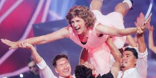 Erstmalig als schauspieler war er im januar 2016 im vom saarländischen. Let S Dance Pokal Geht An Publikums Liebling Pascal Hens