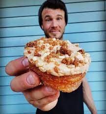I Dont Want To Look Back And Think I Could Have Eaten That Cinnamoncrispycrunch 100layerdonut P Kylecarillet Fi Delicious Eat Five Daughters Bakery