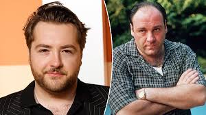 See Danny DeVito's epic 'Tonight Show' #TrollFoot picture