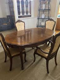 Author mely posted on august 27, 2017. Thomasville Expandable Dining Room Table And Chairs Estatesales Org