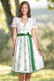 Jetzt kommt es ganz neu und jung. Hochzeitstrachten Trachtenmode Hiebaum