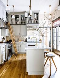 Las cocinas han evolucionado de una época a otra, sus características diseños y tamaños habían sido siempre pensados en razón de la. 1001 Ideas De Decoracion De Cocina Americana Cocinas Pequenas Para Apartamentos Remodelacion De Cocina Pequena Diseno De Interiores De Cocina
