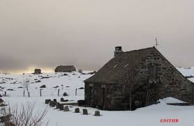 Un Buron Sur L Aubrac Enneige Village Aubrac Aveyron Edithb Mes Photos De L Aveyron Et La Lozere Aubrac Lozere Aveyron