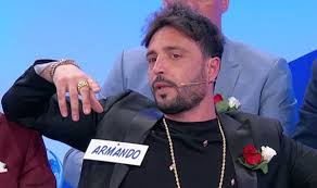 Confessione sulla notte insieme screen dal video. Armando Incarnato Uomini E Donne Eta Altezza Peso Gomorra Ex Moglie Figlia Instagram Tutto Sul Gossip