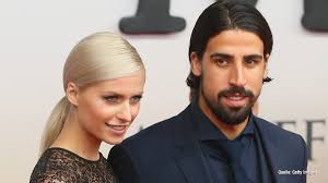 Er war in der vergangenheit mit einer reihe von frauen verbunden, darunter das deutsche model lena gercke. Nach Lena Gercke Neue Traumfrau Fur Nationalspieler Sami Khedira