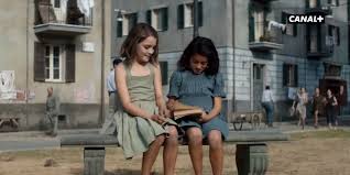 Elle tente de se remémorer les moments tantôt joyeux tantôt sombres qu'elles ont vécus. L Amie Prodigieuse La Serie Tiree De La Saga Vendue Dans 56 Pays Marie Claire