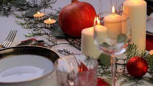 Six piece dining table setting with cream colored comfortable chairs and matching napkins and tablemats. Make Your Own Unique Last Minute Christmas Dinner Table Setting