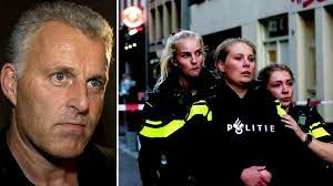 July 15, 2021, 12:18 pm • 1 min read. Entfuhrung Mord Drogen Kriminalreporter Peter De Vries Ist Der Mann Fur Die Ganz Schwierigen Falle Stern De