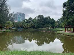 Bir yerleşim banliyösüdür ve popüler 1 utama alışveriş merkezi'ne ev sahipliği yapmaktadır. Central Park City Walk Petaling Jaya Selangor Malaysia Pacer
