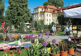 Köfering is situated southwest of haselmühl. Festival Gartenlust Auf Schloss Kofering Bot Reiches Angebot