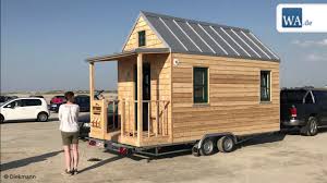 Die beliebtesten tiny house modelle im unabhängigen vergleich. Hammer Hauser Bei Tchibo Schreinerei Fertigt Tiny Houses Youtube