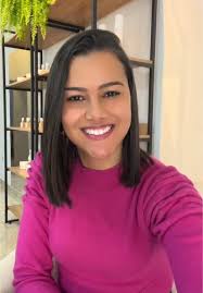 “Quem é Bruna Olivier? ✨ Cabeleireira especialista em liso espelhado,  empreendedora, mentora de profissionais e dona da minha própria marca de  produtos capilares! Aqui, compartilho meu dia a dia, ...