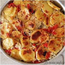 Ingredienti per 4 persone 800 gr patate 200 gr pomodori 1000 gr cozze 1 mazzetto prezzemolo 1 bicchiere olio d'oliva 1 manciata pangrattato 2 spicchi aglio sale pepe. Riso Patate E Cozze La Cucina Pugliese Cucina Tipica Pugliese E Non Solo