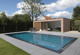 Het bedrijf maakt vooral maatwerk, gewapend beton, balken, kolommen, wanden en trappen. Pin Op Poolhouse