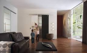 Glasschiebetüren gibt es in vielen verschiedenen ausführungen. Glas Schiebetur Nach Mass Furs Wohnzimmer Glaserei Hyna In Aichach Glas Hyna