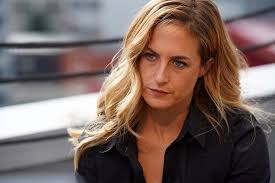 Her family is of bosnian descent. Menajerimi Ara Nin Feris I Canan Erguder Den Uzen Haber
