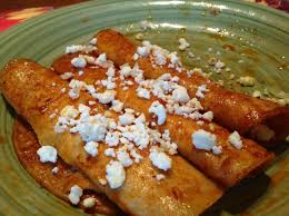 Enchiladas Rojas Con Queso Fresco Y Cenolla Food Mexican Food Recipes Breakfast
