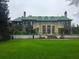 Rustic Hustleit S A Grey Day In Ontario But We Re Enjoying Mother S Day At Parkwood Estate The House Where They Film American Gothic Relic Hunter House Styles
