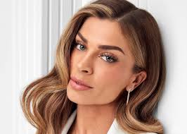 São duas categorias muito parecidas dentro da grazi massafera. Grazi Massafera Estrela Campanha Com Joias Monte Carlo