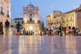 Vanta uno straordinario patrimonio culturale e artistico. August 24 2017 Ortygia Siracusa Italy Night View Of The Ortigia Square It Is A Small Island Encircled In Siracusa Full Of Tourists Stock Photo Picture And Royalty Free Image Image 86161152