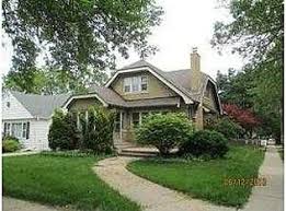 2402 N 72nd St Wauwatosa Wi 53213 Zillow Wauwatosa Zillow House Styles