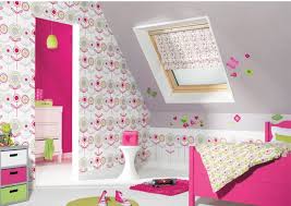 La scelta in commercio oggi è vastissima e vogliamo far presente anche che la carta parati dura più a lungo della tinteggiatura ed è lavabile. Carta Da Parati Camerette Bambini Arredamicasa It