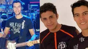 Araújo was famous for the singles efeitos (2011), você mudou (2012), maus bocados(2013), cê que sabe (2014) and é com ela que eu estou (2014). 1egq Aektnlp5m
