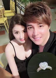 Hành trình đi sinh bé tina của gia đình lâm chấn khang và kim jun see ái nữ tina là nhóc tỳ thứ 3 trong gia đình lâm chấn khang. Vá»£ Sáº¯p CÆ°á»›i Giup Ong Hoang Miá»n Tay Thoat Qua Khá»© Äƒn ChÆ¡i Khet Tiáº¿ng Sai Thanh La Ai Vietnamnet