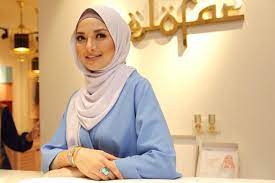 Hochschild was named chief executive officer and president, effective october 2018, and was elected to the discover board of directors in august. Muslim Fashion Icon Neelofa Joins Airasia As Non Executive Director Life Malay Mail