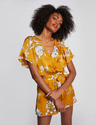 Joli combishort femme de couleur argenté avec ouverture au niveau de la poitrine pour un look très sexy. Epingle Sur Vetements Femme Pas Cher