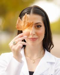 A prova de toga de Carolina Bender em Medicina, realizada no Campus da  ULBRA Canoas, marcou um momento significativo em sua trajetória acadêmica.  O evento simbolizou a conclusão de anos de dedicação,