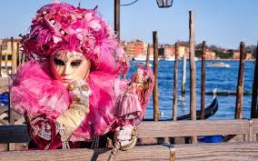 Dama veneziana con murrine realizzata dalla vetreria a.ve.m. Come Realizzare Un Costume Da Dama Veneziana Guide Online It