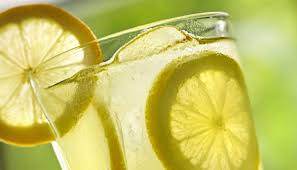 Manfaat air lemon untuk tubuh. Air Hangat Dan Perasan Buah Lemon Rasakan Manfaatnya Cantik Tempo Co