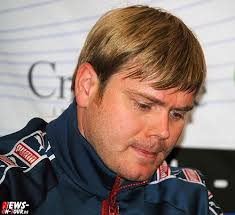 TOYOTA Handball-Bundesliga: Sieg des VfL Gummersbach im Derby in Dormagen  gegen den DHC Rheinland wurde durch den schweren Unfall von Adrian Wagner  überschattet! Nach minutenlanger Behandlungspause auf dem Spielfeld wurde  ´Adi´ auf