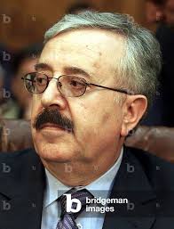 Image of IRAQ'S FOREIGN MINISTER NAJI SABRI LOOKS UP AT THE START