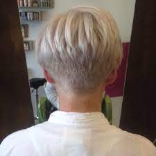 The soft layers help hiding the head skin and make your hair look thicker, which is great for many older women. Pin On Shorty Short