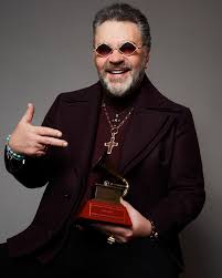 MANUEL MIJARES, one of Mexico's most loved singers, was honored with a LIFETIME ACHIEVEMENT AWARD at the LatinGRAMMY®️ in Seville, Spain. The Latin Recording Academy®️ announced today that Carmen Linares, Mijares, Arturo