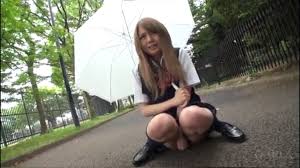 18歳のM女ギャルをローターお散歩調教！クリトリスを強振動させられて羞恥アヘ顔 | エッチな写真